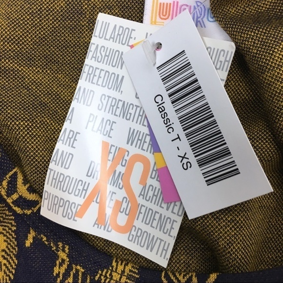 LULAROE Classic T Shirt Top Feathers Jacquard Woven Boho Retro Mod Size XS NWT - Picture 7 of 9